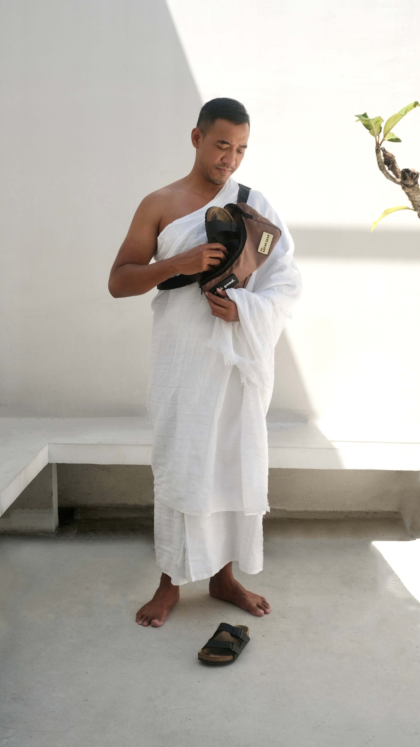 Al Haram Nomad - Your Hajj and Umrah Footwear Bag